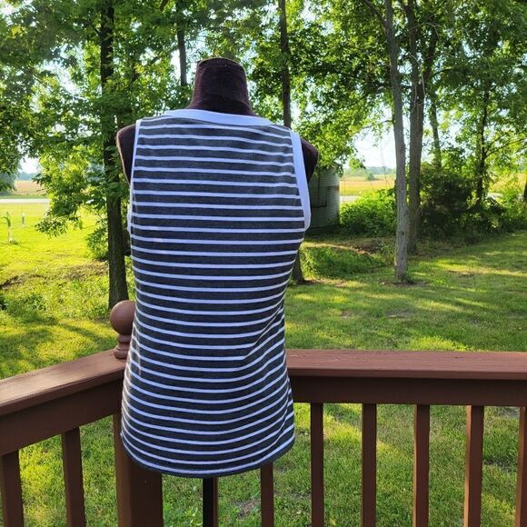 Ladies Black White Striped Sleeveless Blouse Top sz Med - Picture 7 of 14